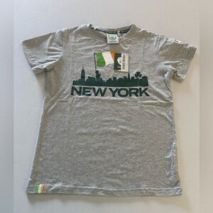 NWT Republic of Ireland grey youth medium shirt with New York City Skyline YM